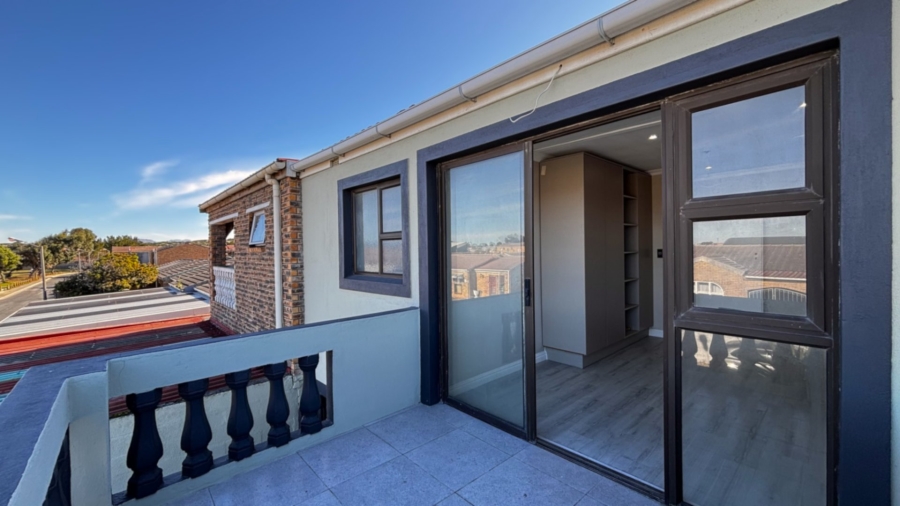  Bedroom Property for Sale in Westridge Western Cape